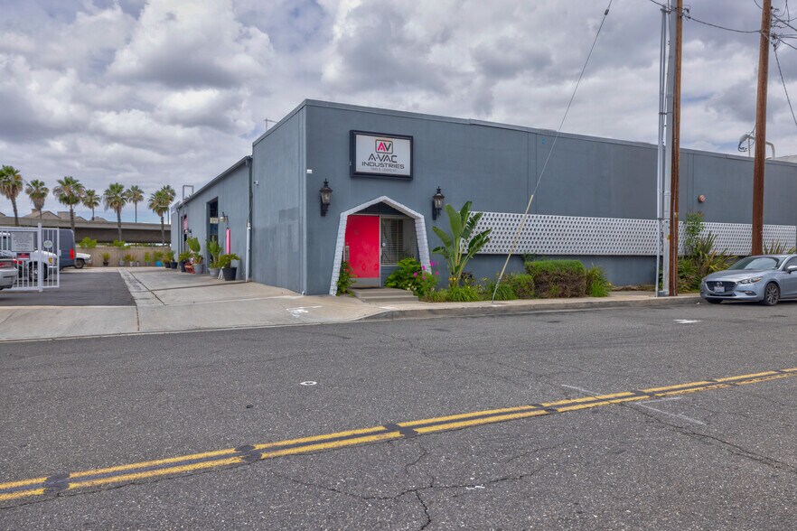1845 S Lewis St, Anaheim, CA à vendre - Photo du bâtiment - Image 2 de 24