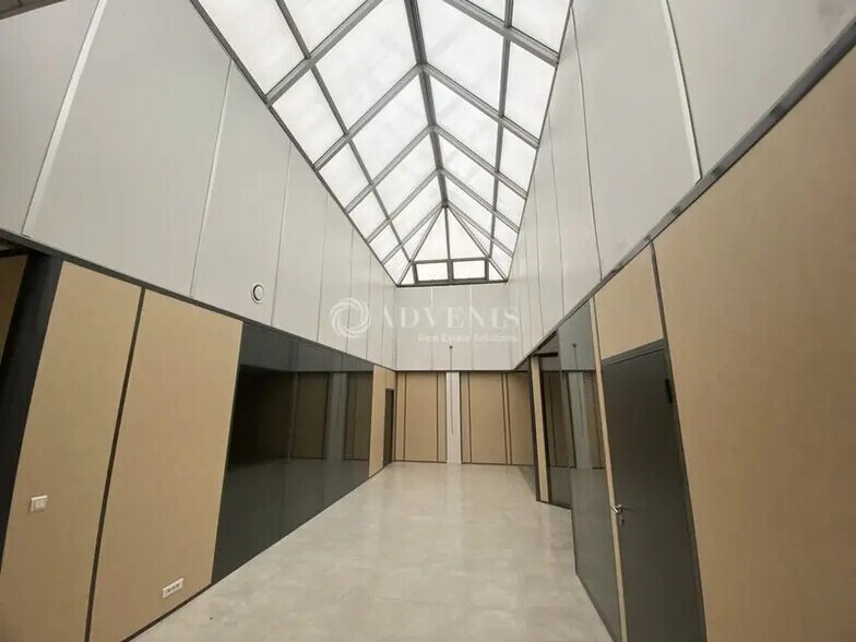 Industrial in Trappes for lease - Interior Photo - Image 3 of 5