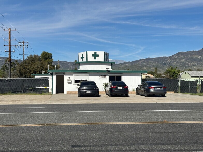 44518 Florida Ave, Hemet, CA à vendre - Photo principale - Image 1 de 7