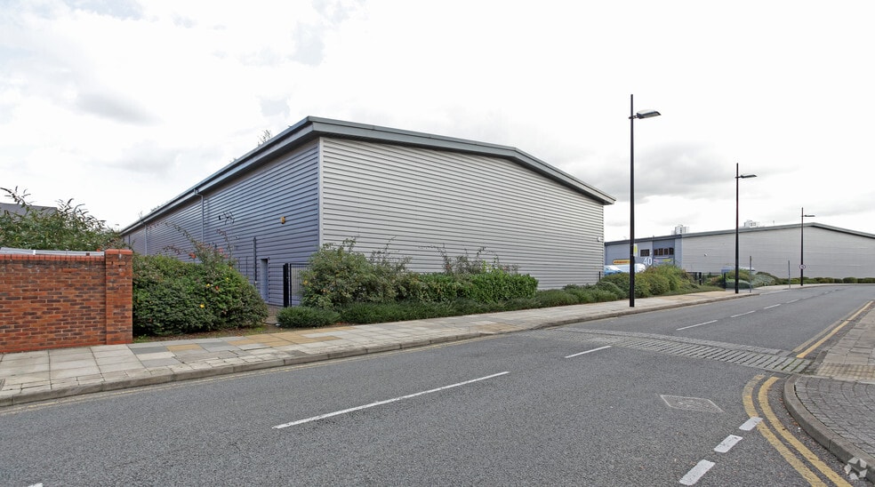 Armstrong Rd, London for lease - Building Photo - Image 3 of 6