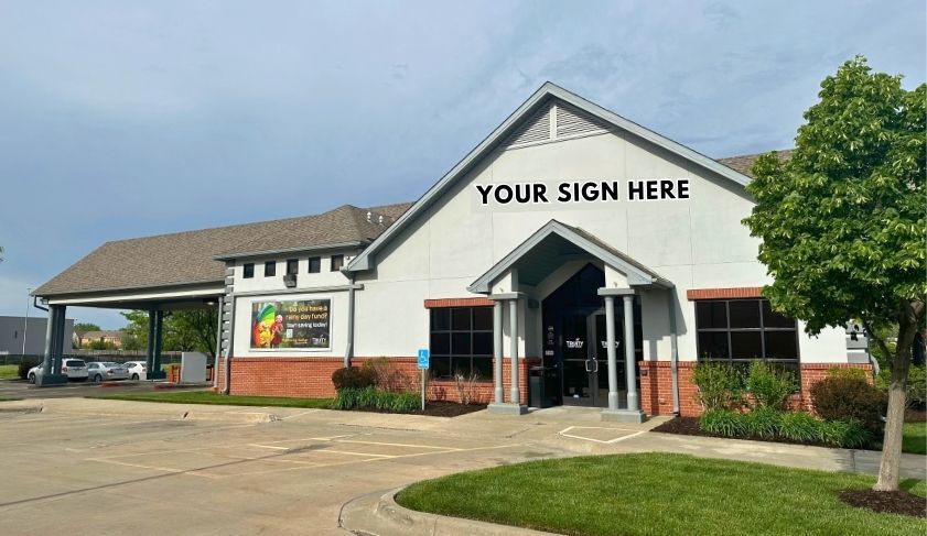 2221 W 31st St, Lawrence, KS à vendre - Photo du bâtiment - Image 1 de 35