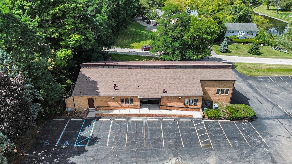 425 N Park Blvd, Lake Orion, MI for sale - Building Photo - Image 3 of 11