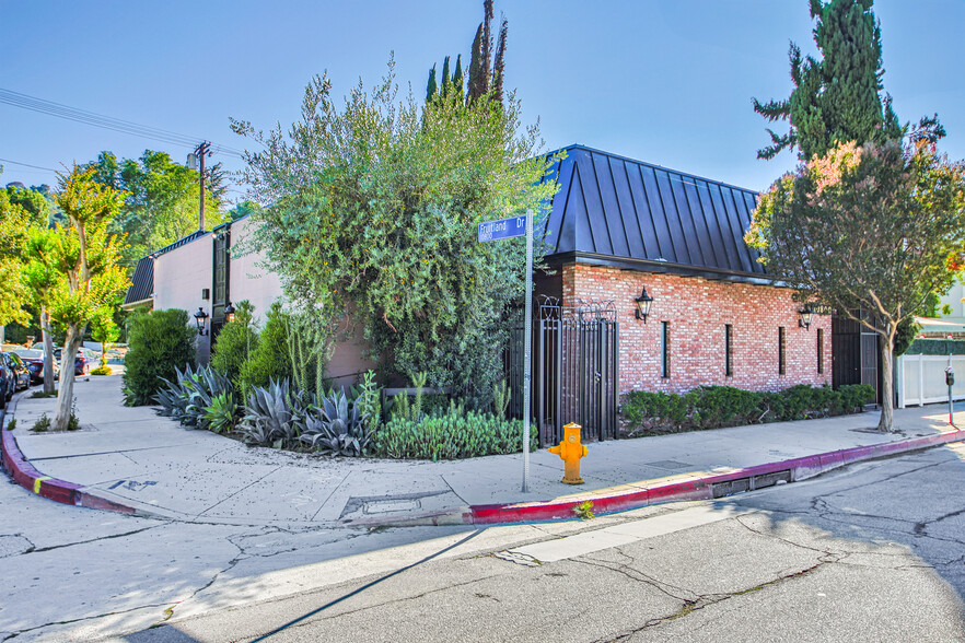 10800 Ventura Blvd, Studio City, CA for lease - Building Photo - Image 2 of 31