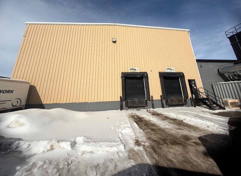 12118 142 St NW, Edmonton, AB à louer - Photo du bâtiment - Image 1 de 1