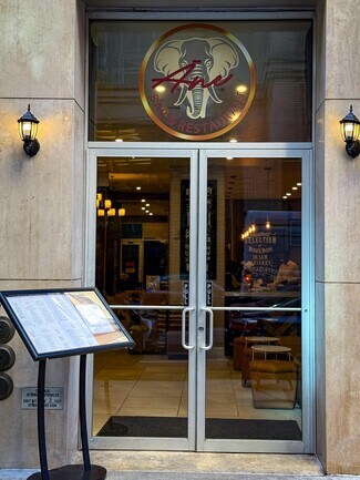 Plus de détails pour 326 W 37th St, New York, NY - Commerce de détail à louer