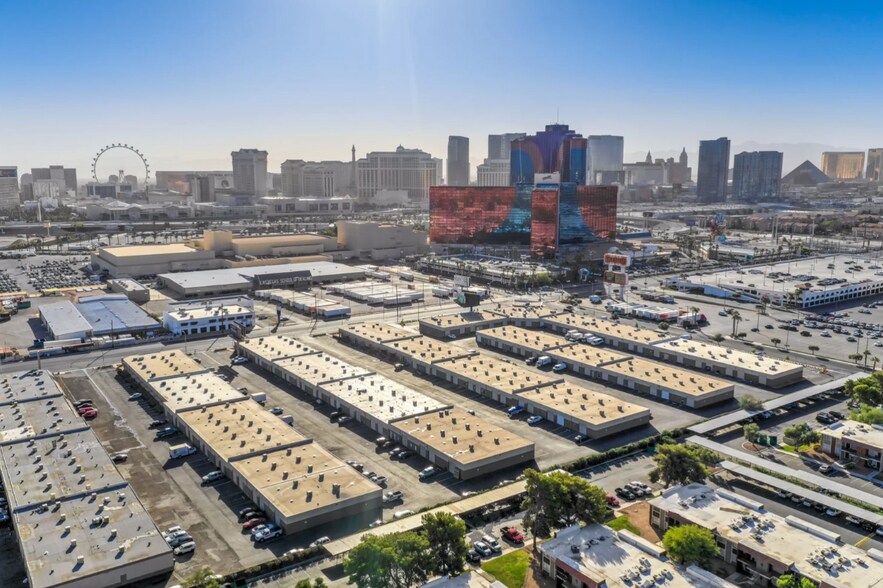 3871 S Valley View Blvd, Las Vegas, NV à louer - Photo du bâtiment - Image 3 de 8