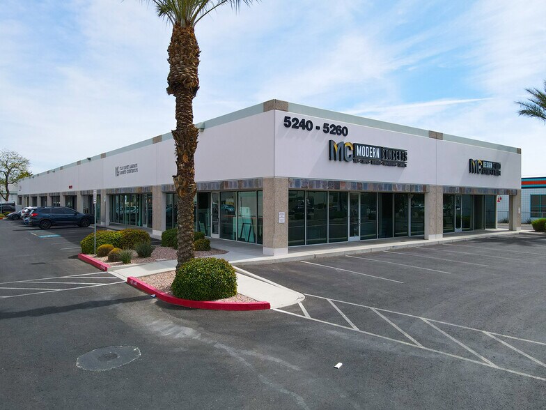 5260 Decatur Blvd, Las Vegas, NV à louer - Photo du bâtiment - Image 3 de 7