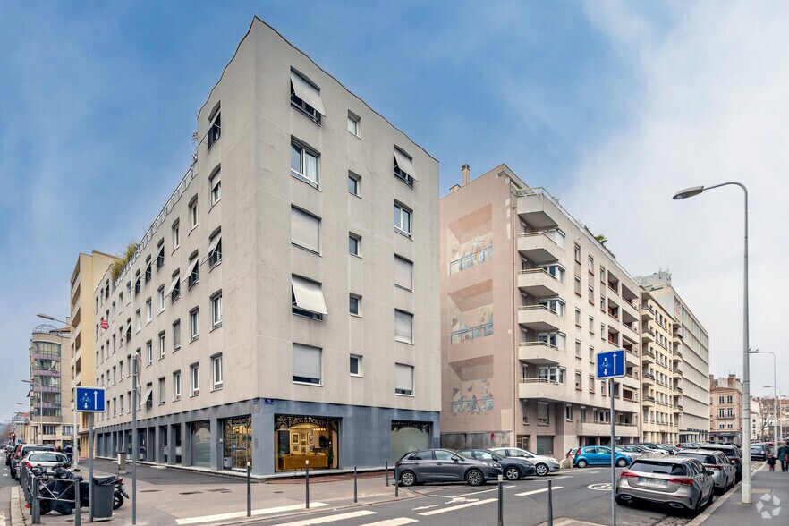 65 Rue Louis Blanc, Lyon à vendre - Photo du bâtiment - Image 2 de 12