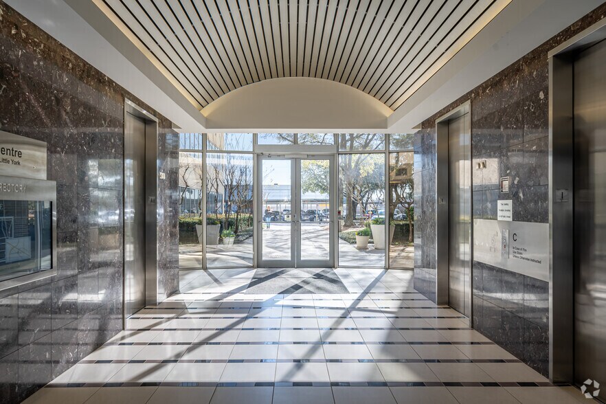 10235 W Little York Rd, Houston, TX à louer - Hall d’entrée - Image 2 de 10