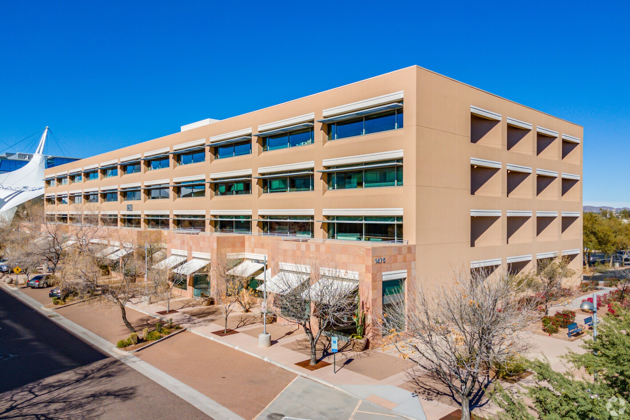 1475 N Scottsdale Rd, Scottsdale, AZ à louer Photo du bâtiment- Image 1 de 15