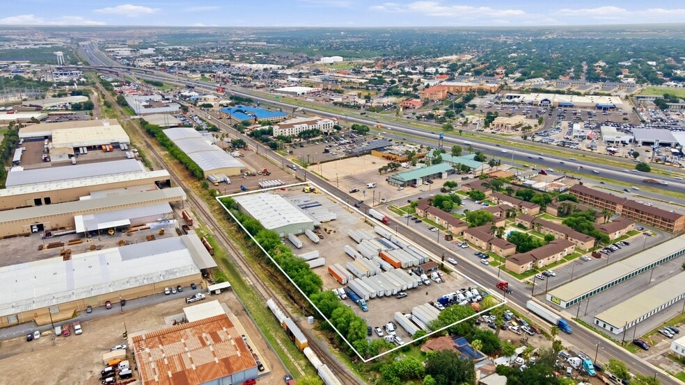 6200 Santa Maria Ave, Laredo, TX à louer - Photo du bâtiment - Image 3 de 6