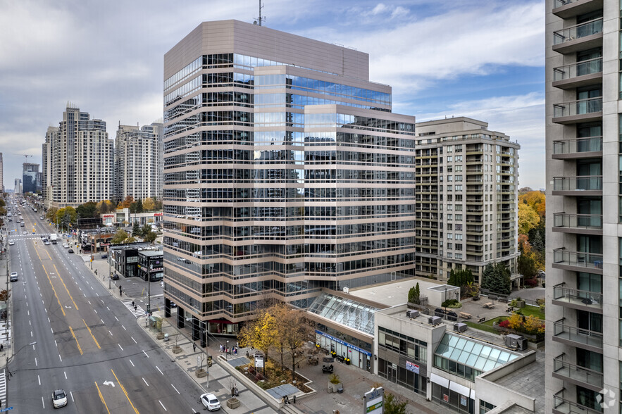 5255 Yonge St, Toronto, ON à louer - Photo du bâtiment - Image 3 de 5