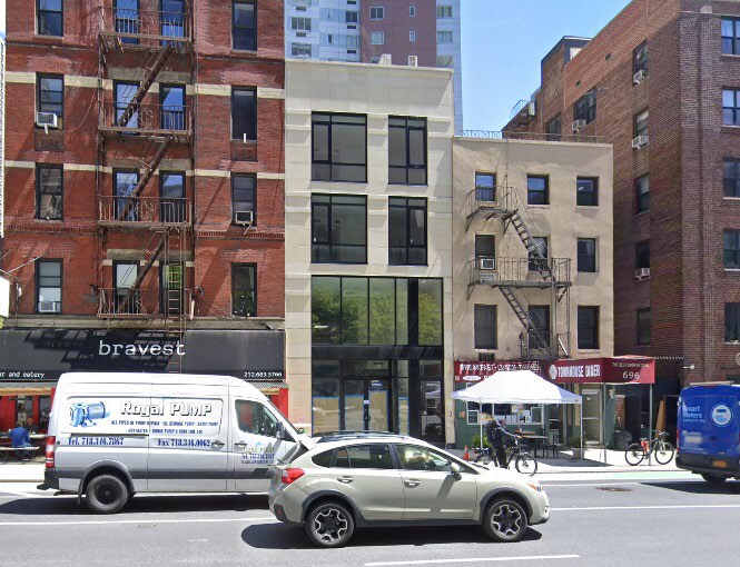 698 2nd Ave, New York, NY à vendre - Photo du bâtiment - Image 2 de 4