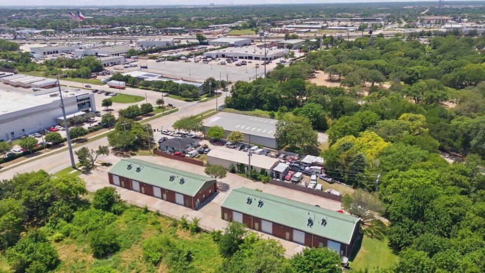 519 Bennett Ln, Lewisville, TX à vendre - Vidéo sur l’inscription commerciale - Image 2 de 32