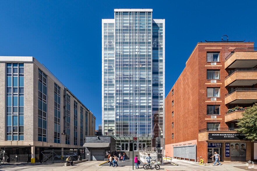 136-33 37th Ave, Flushing, NY à vendre - Photo du bâtiment - Image 2 de 4