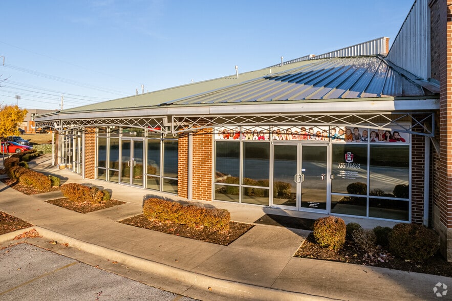 1641 W 15th St, Fayetteville, AR for lease - Building Photo - Image 2 of 12