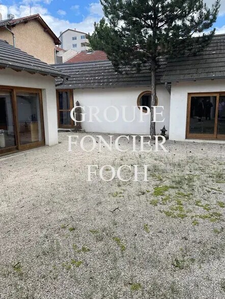 Local d'activités dans Villeurbanne à vendre - Photo du bâtiment - Image 2 de 7