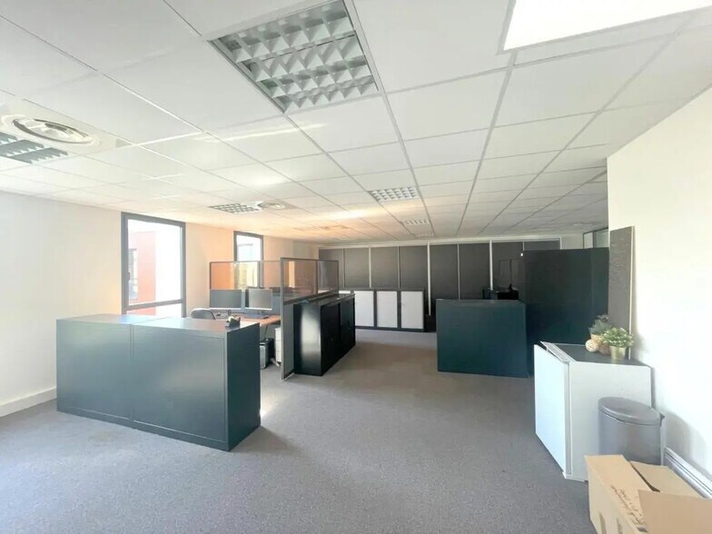 Office in Croissy-sur-Seine for lease - Interior Photo - Image 1 of 9