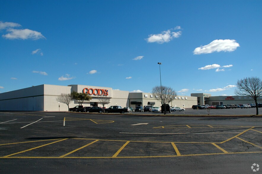 3500 W 7th Ave, Corsicana, TX à louer - Photo du bâtiment - Image 3 de 19