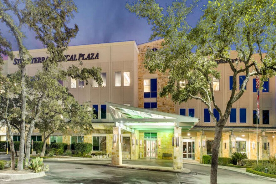 150 E Sonterra Blvd, San Antonio, TX à louer - Photo du bâtiment - Image 2 de 9