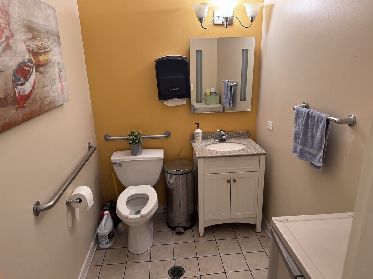 873 N Larrabee St, Chicago, IL 60610 - Unit 869 -  - Interior Photo - Image 1 of 5