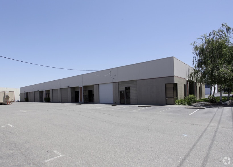 2742-2798 Industrial Blvd, West Sacramento, CA for lease - Primary Photo - Image 1 of 7
