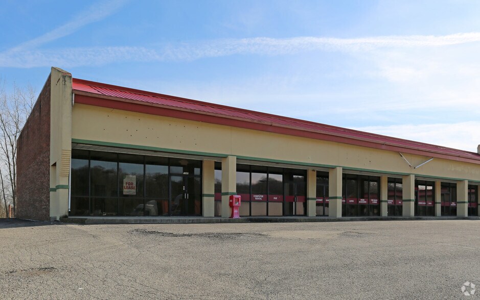 1030-1068 Upper Valley Pike, Springfield, OH for lease - Building Photo - Image 2 of 4