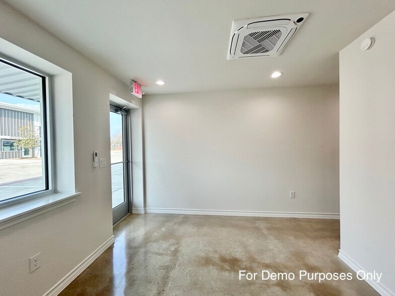 1304 Leander Dr, Leander, TX for sale - Building Photo - Image 3 of 15