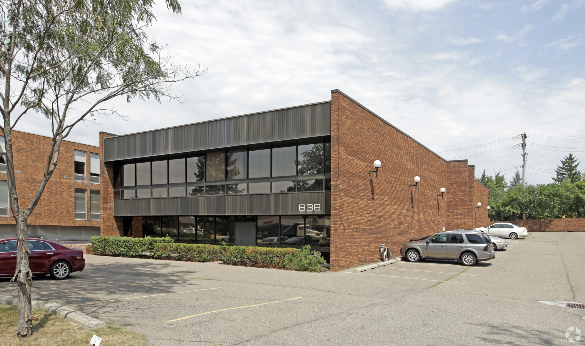 838 W Long Lake Rd, Bloomfield Hills, MI for lease Building Photo- Image 1 of 7