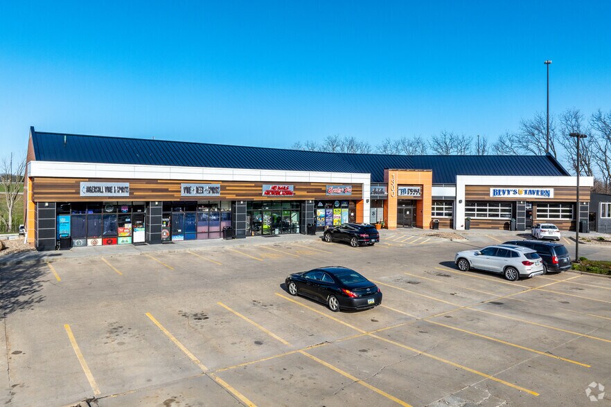 1300 50th St, West Des Moines, IA à louer - Photo du bâtiment - Image 3 de 10