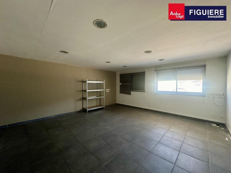 705 Avenue De L'Europe, Saint-Cannat for lease - Interior Photo - Image 3 of 11
