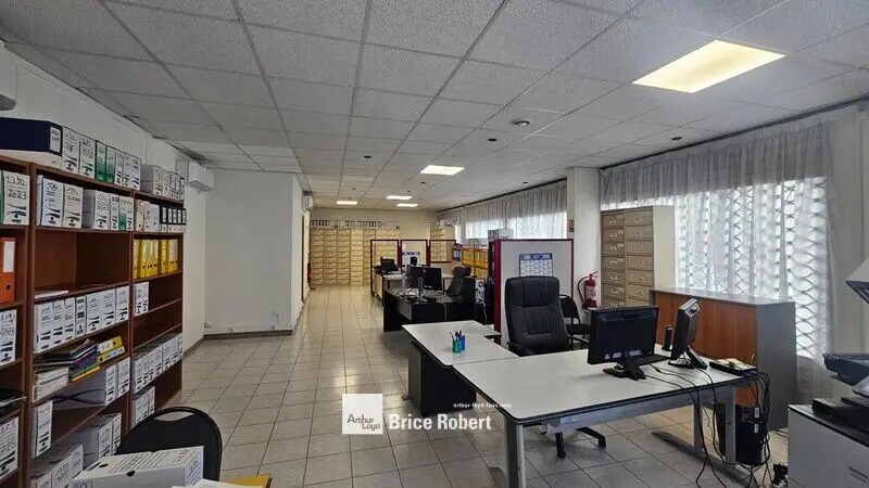 Office in Lyon for sale - Interior Photo - Image 2 of 8