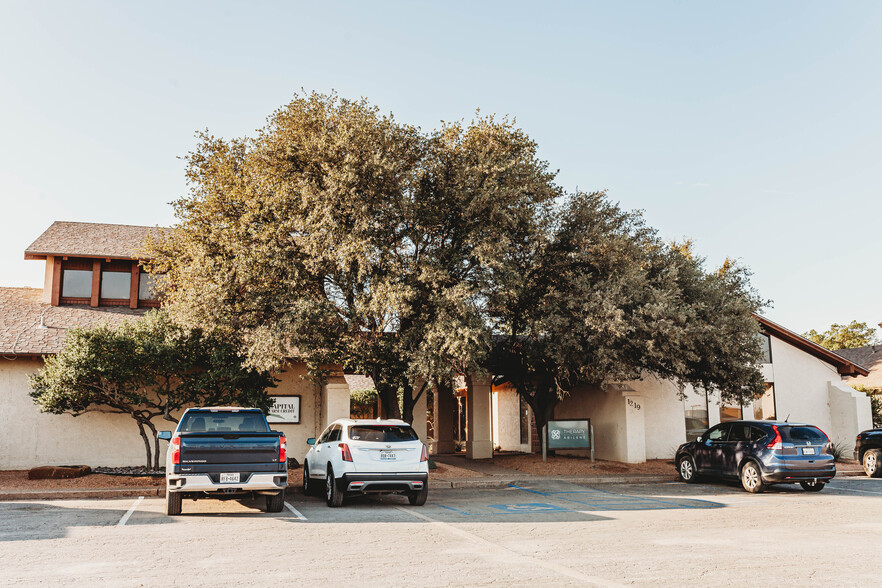 1217-1219 E South 11Th St, Abilene, TX for lease - Building Photo - Image 1 of 9