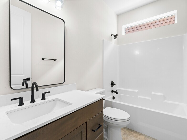 331 SE Jetty Ave, Lincoln City, OR à vendre - Photo du bâtiment - Image 2 de 30