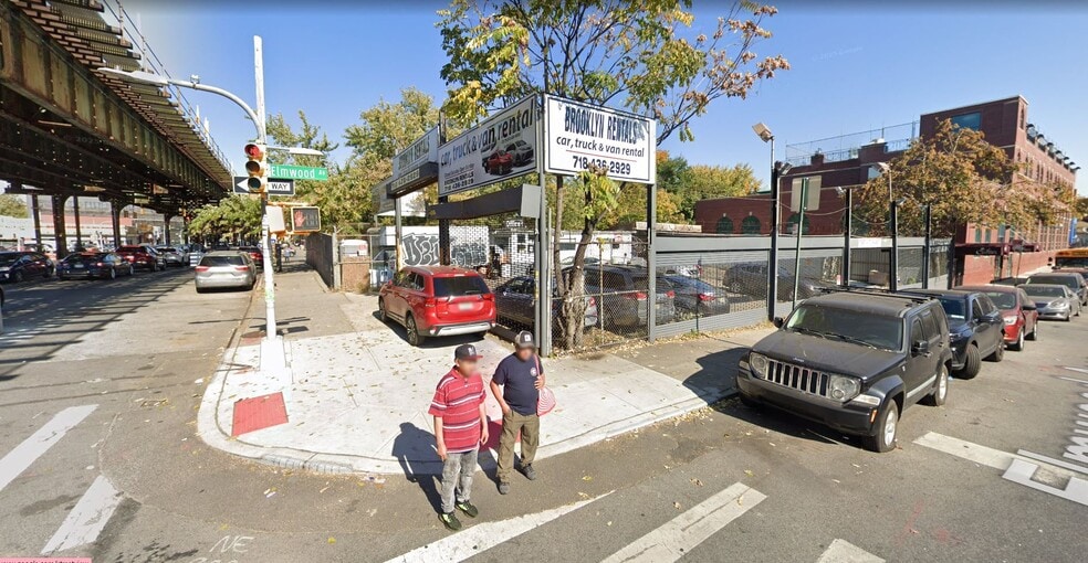 1075 McDonald Ave, Brooklyn, NY for lease - Primary Photo - Image 1 of 1