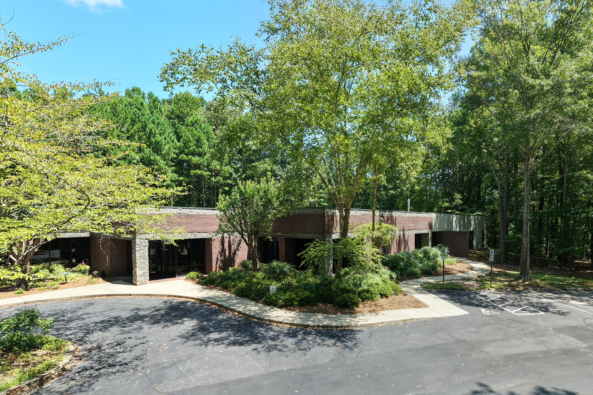 8100 Brownleigh Dr, Raleigh, NC à vendre Photo du bâtiment- Image 1 de 1