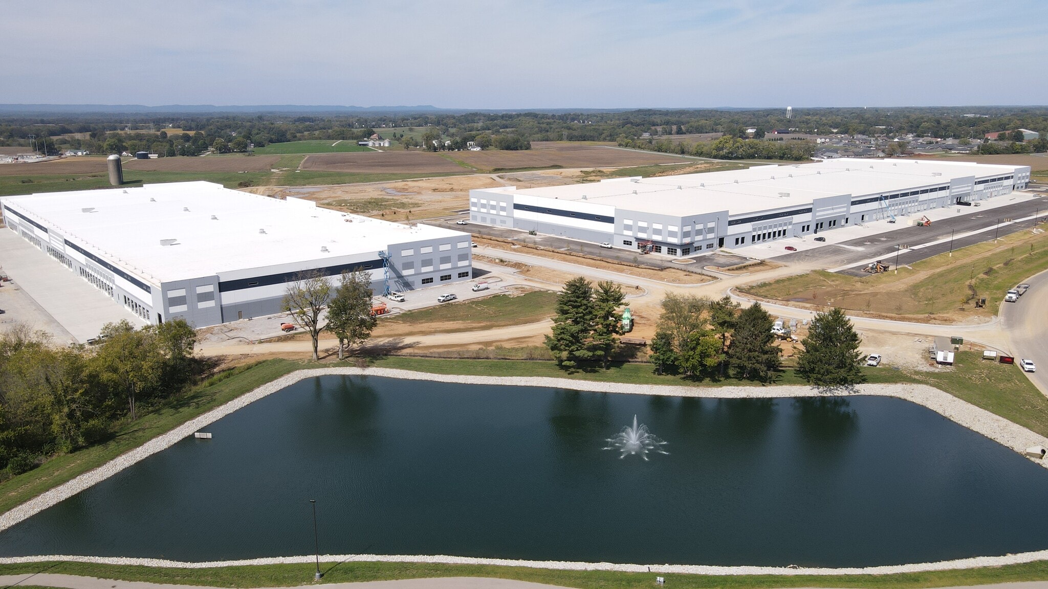 2000 Shadow Lake Dr, Charlestown, IN for lease Primary Photo- Image 1 of 3