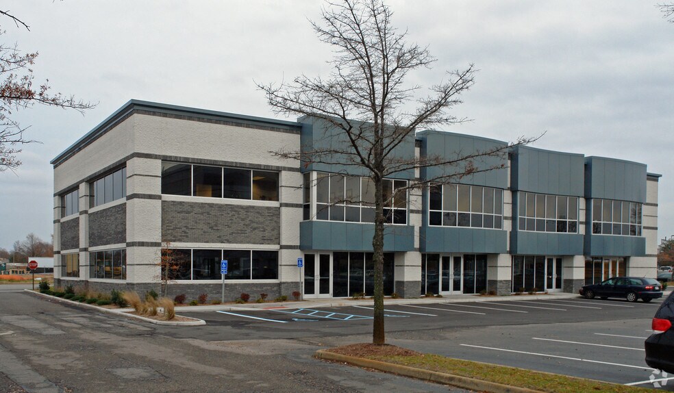 908 Eden Way N, Chesapeake, VA for lease - Building Photo - Image 2 of 3