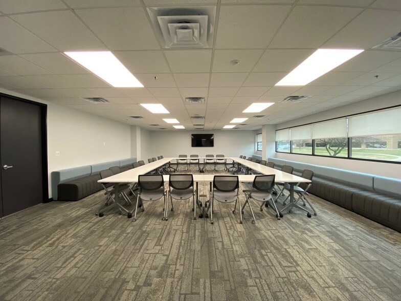 750 Stephenson Hwy, Troy, MI for lease - Interior Photo - Image 3 of 6