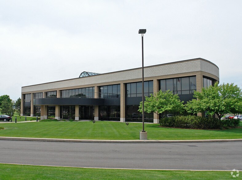 4969 S 110th St, Greenfield, WI à vendre - Photo du bâtiment - Image 2 de 7