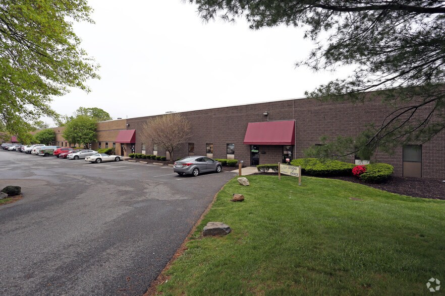 300 Turner Industrial Way, Aston Township, PA à louer - Photo du bâtiment - Image 3 de 8