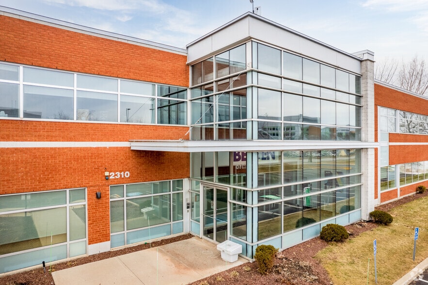 2310 Boul Alfred-Nobel, Montréal, QC à louer - Photo du bâtiment - Image 3 de 4