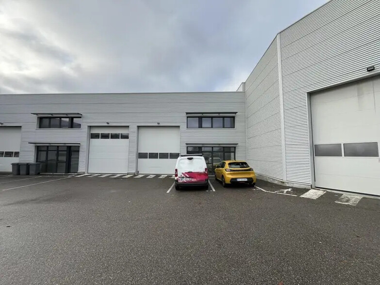 44 Rue De L'Avenir, Genas à louer - Photo du bâtiment - Image 3 de 14