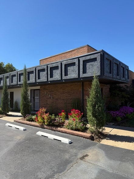 2162 E 61st St, Tulsa, OK for lease - Building Photo - Image 3 of 3