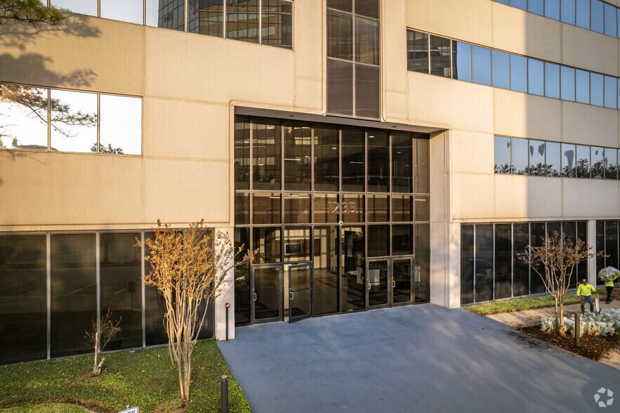 1235 North Loop W, Houston, TX à louer - Photo du bâtiment - Image 2 de 18