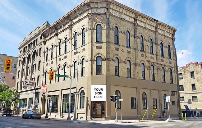Plus de détails pour 72 Princess St, Winnipeg, MB - Bureau à vendre