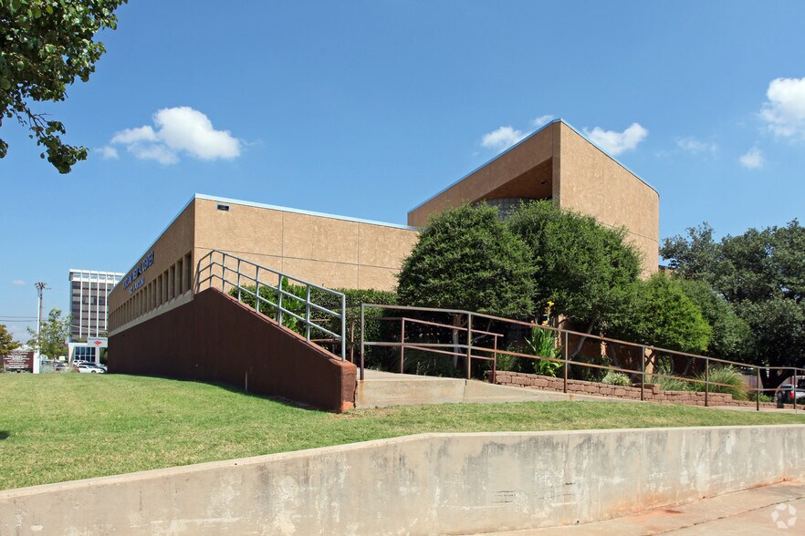 5622 N Portland Ave, Oklahoma City, OK à louer - Photo du bâtiment - Image 2 de 67