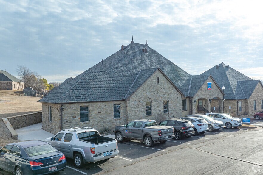 13194 N MacArthur Boulevard, Oklahoma City, OK for sale - Building Photo - Image 2 of 9