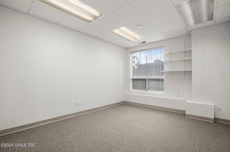 6 Oak St W, Greenwich, CT for lease Interior Photo- Image 2 of 2