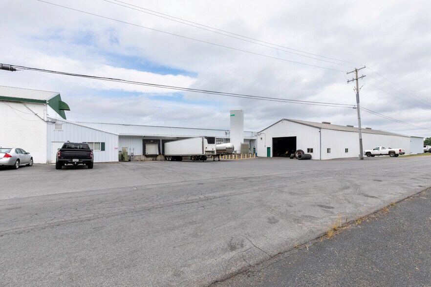1323 Towpath Rd, Port Byron, NY à vendre - Photo du bâtiment - Image 2 de 27